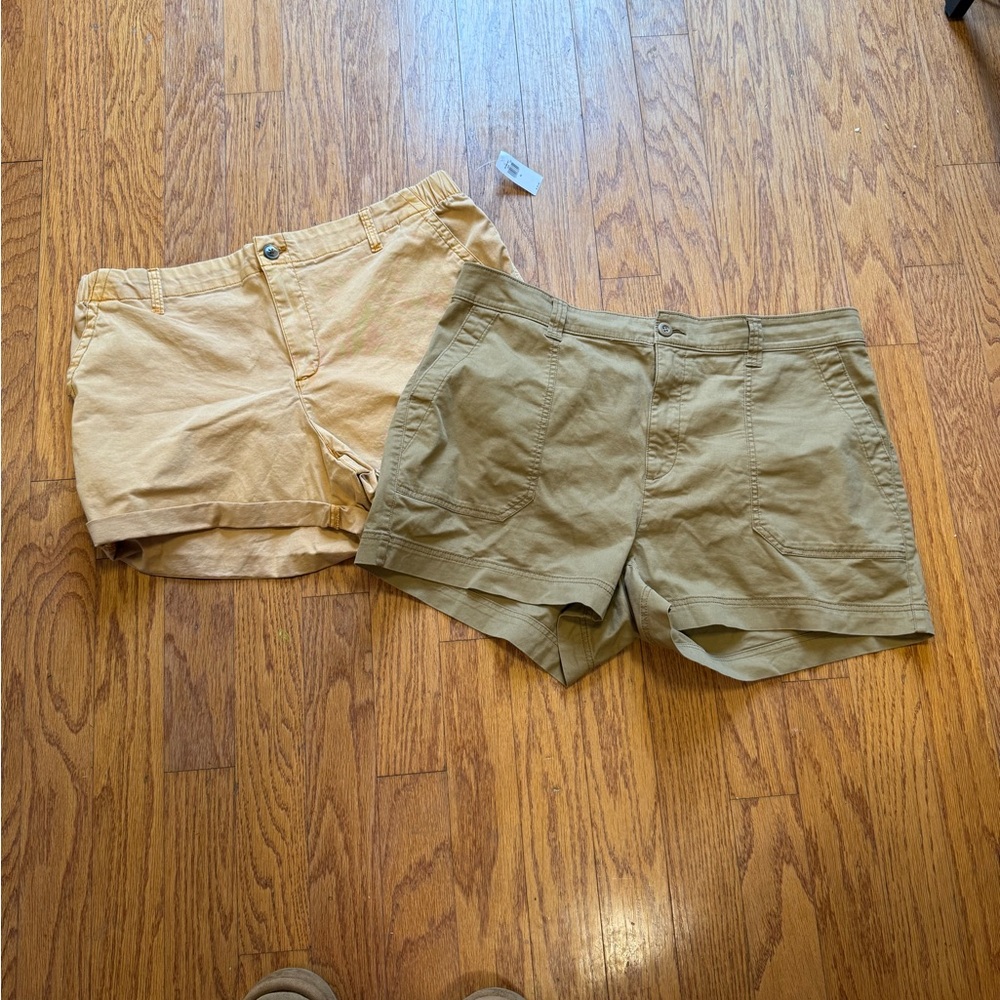 Old Navy 2 Pairs of Women's Tan and Olive Cargo Shorts Size XL